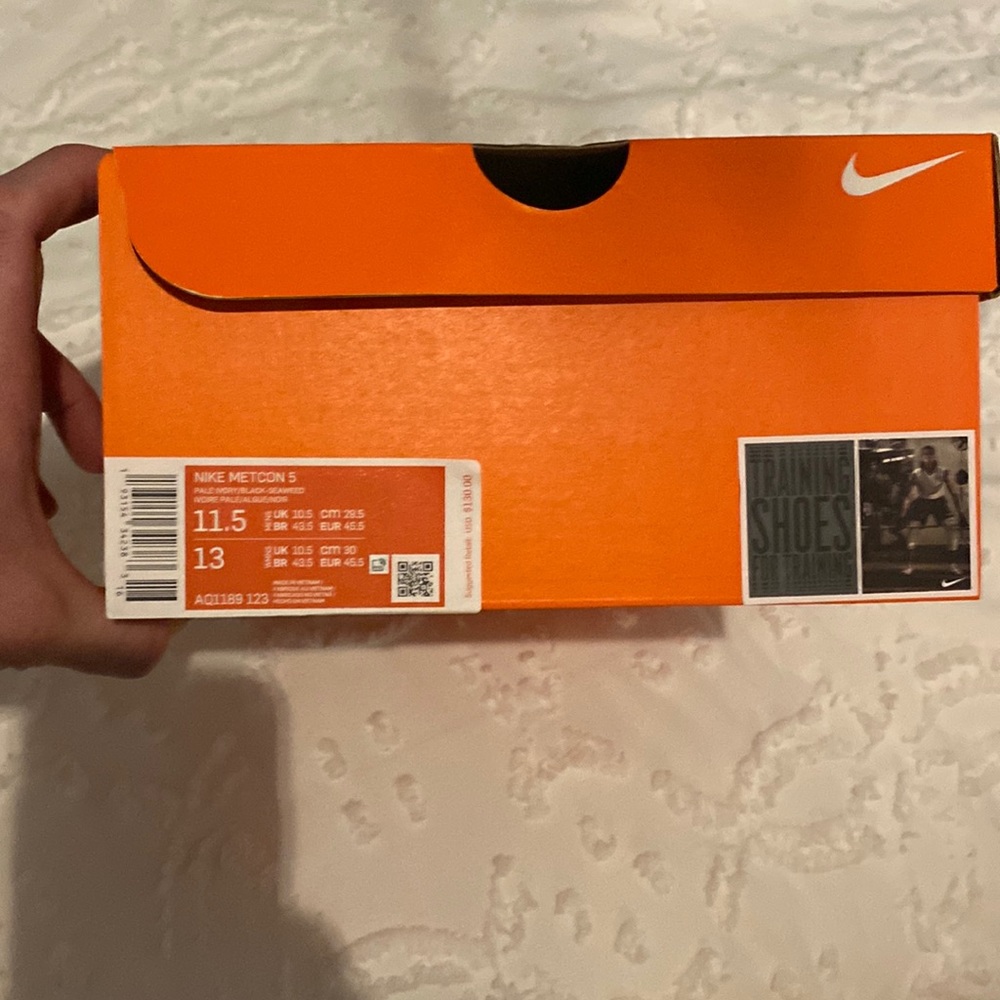 Re-update- *RARE* Nike Metcon 5 - size 11.5 - pale/ivory & black/seaweed